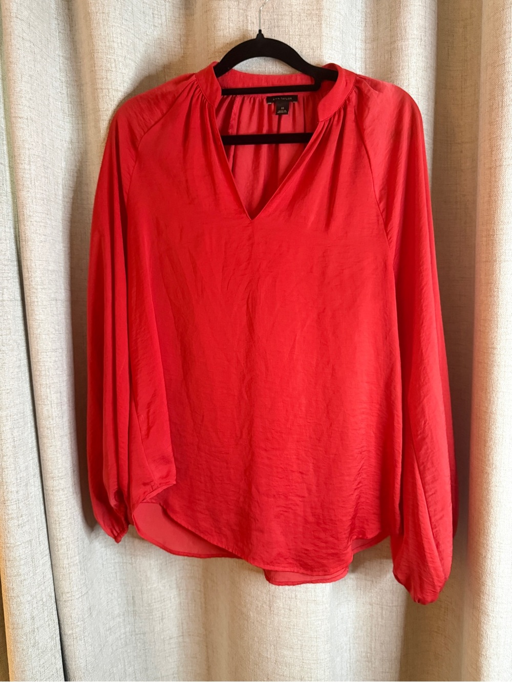 Ann Taylor V-Neck Long Sleeve Blouse